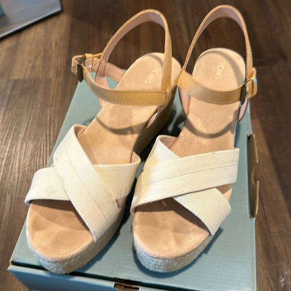 Tom’s Willow Wedge Sandal - Picture 1 of 7